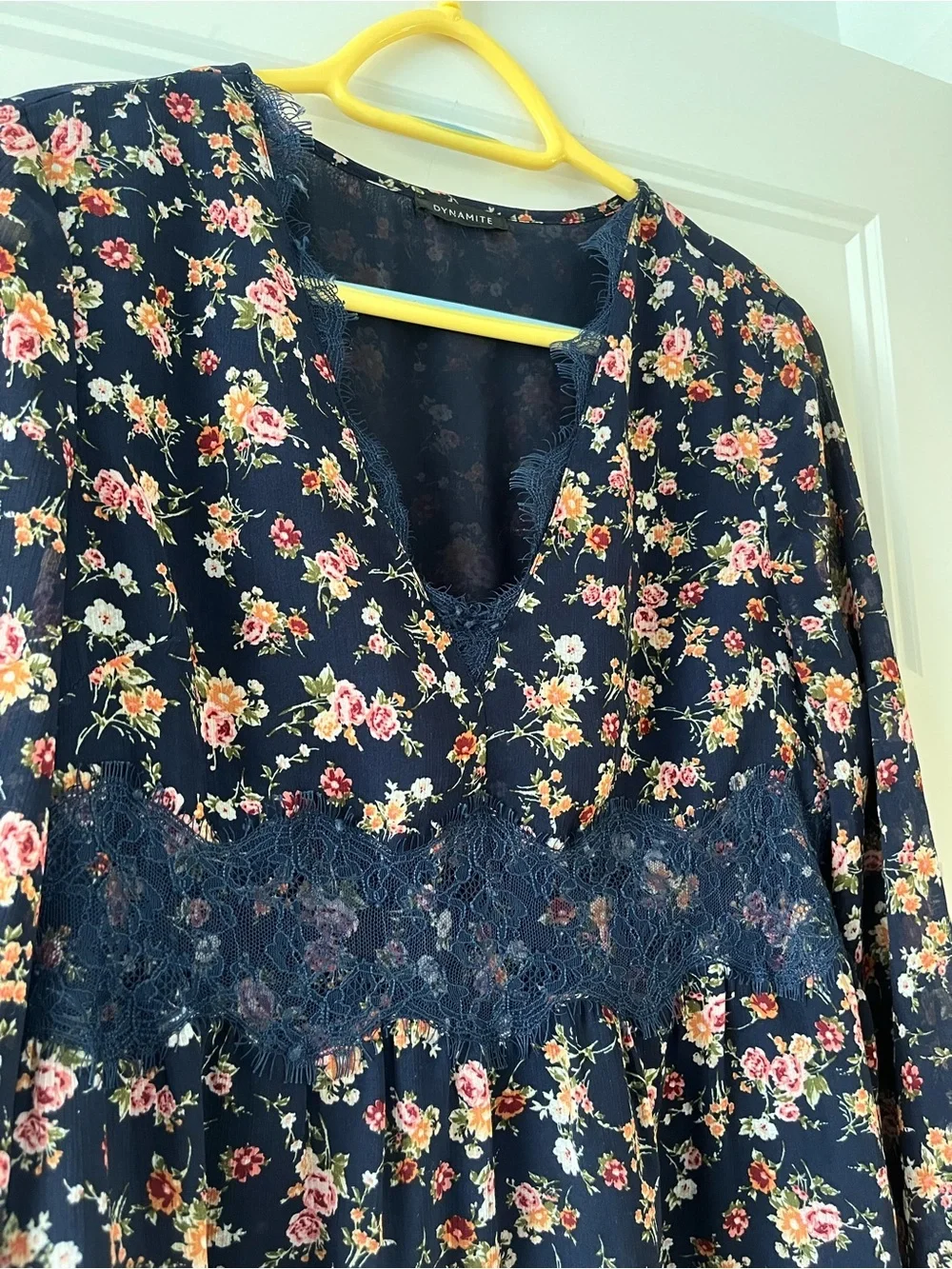 Dynamite Navy Floral Lace-Waist V-Neck Blouse size small - Picture 4 of 7